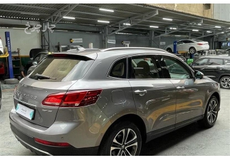 بورگوارد BX7   