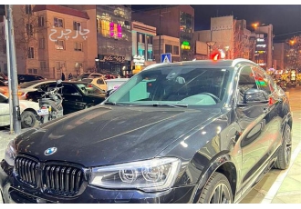 ب ام و X4   
