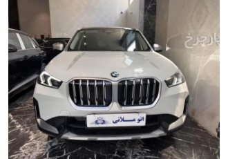 ب ام و X1   