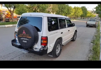 میتسوبیشی پاجرو چهار در   